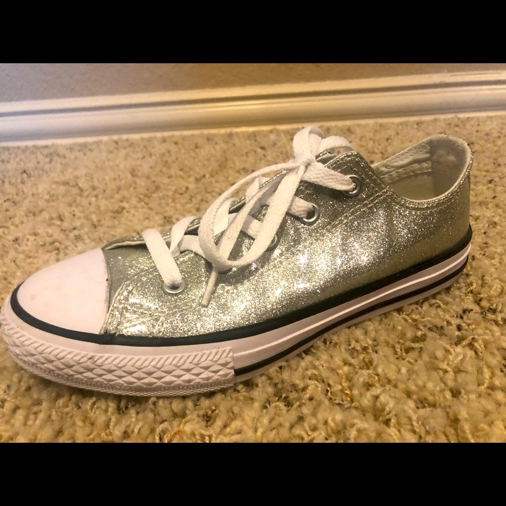 Silver glitter converse no texture size 2 (fits size 5) perfect condition
